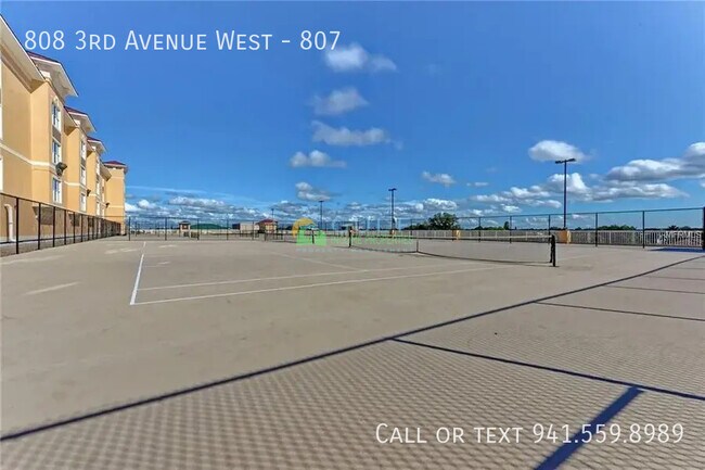 Building Photo - 808 3rd Ave W