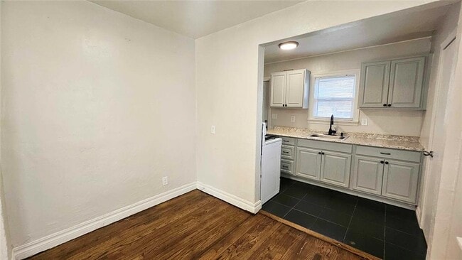 Building Photo - 3817 Key Pl