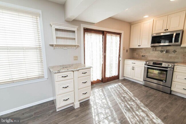 Building Photo - 239 Oakridge Dr