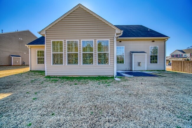 Building Photo - Incredible Home In Gated Community/Simpsonville
