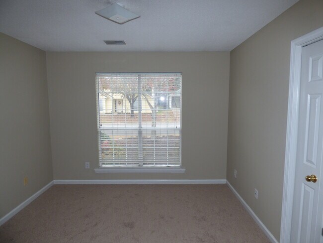 Building Photo - 205 Brookhollow Dr