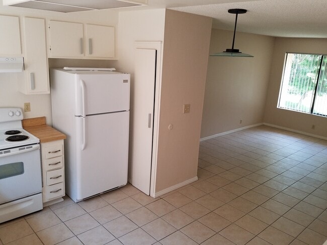 Building Photo - La Jolla 2bed 1 bath 1car garage, big deck!