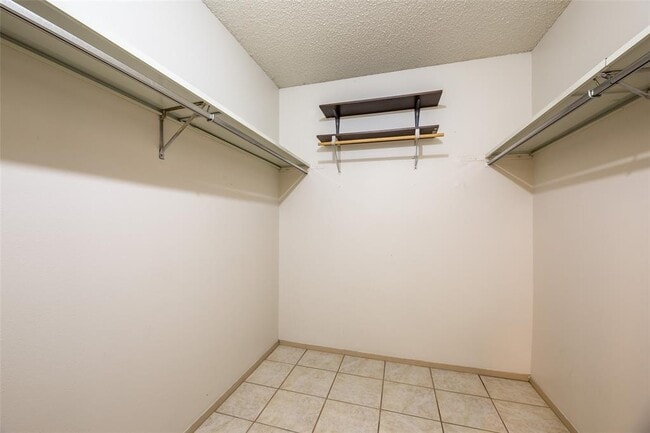 Building Photo - 1006 Silbury Dr