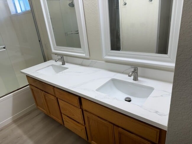 Building Photo - Spacious Pleasanton Home