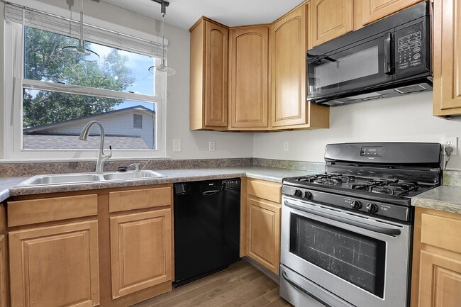 Building Photo - $2,720.95 - 4 bed, 2 bath, located in Aurora with attached Garage and In Unit Washer and Dryer!
