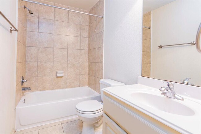 Building Photo - 62 S Longsford Cir