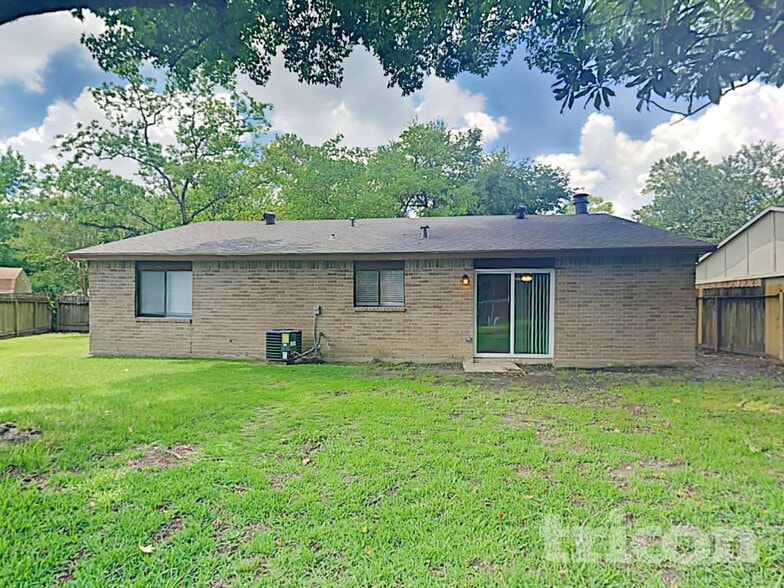 Building Photo - 2655 Lark