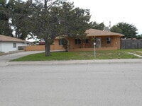 Building Photo - 3BR/2BA home.
