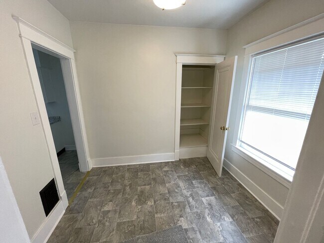 Building Photo - 1320-1322 Main Street Duplex