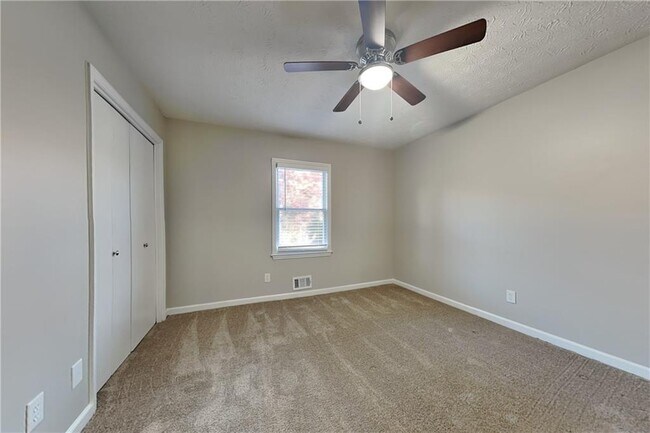 Building Photo - 2201 Whitebluff Way