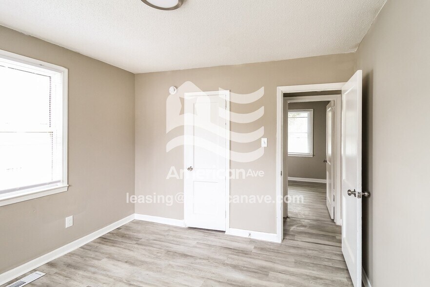 Building Photo - 3275 Mary Dr