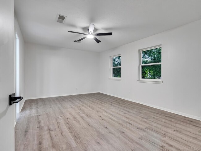 Building Photo - 4023 Laverock Rd