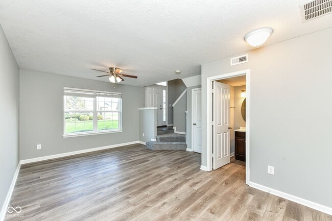 Building Photo - 9050 Mercer Dr