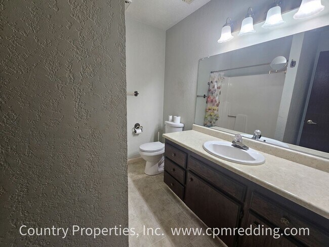 Building Photo - Spacious House with Landscaper Included Av...