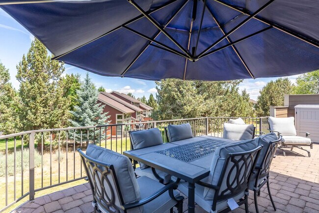 Building Photo - 10576 Village Loop