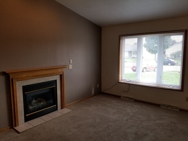Building Photo - 1403 Glenview Ln