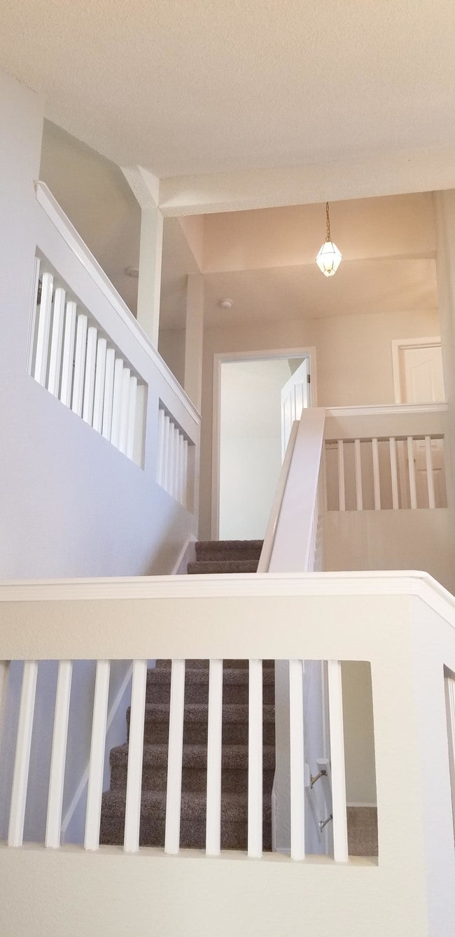 Building Photo - 6928 Crown Ridge Dr