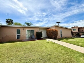 Building Photo - Great location!