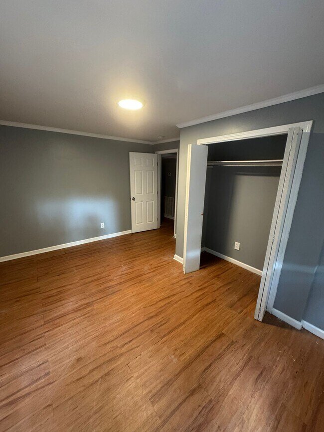 Building Photo - 290 Clisby Pl