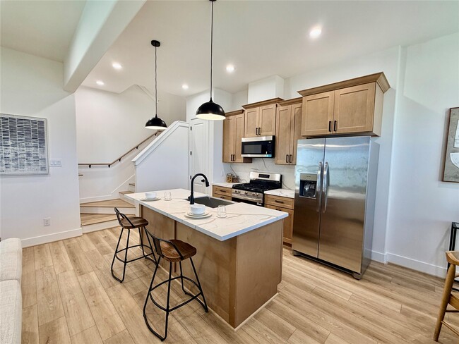 Building Photo - 5922 Cebra St