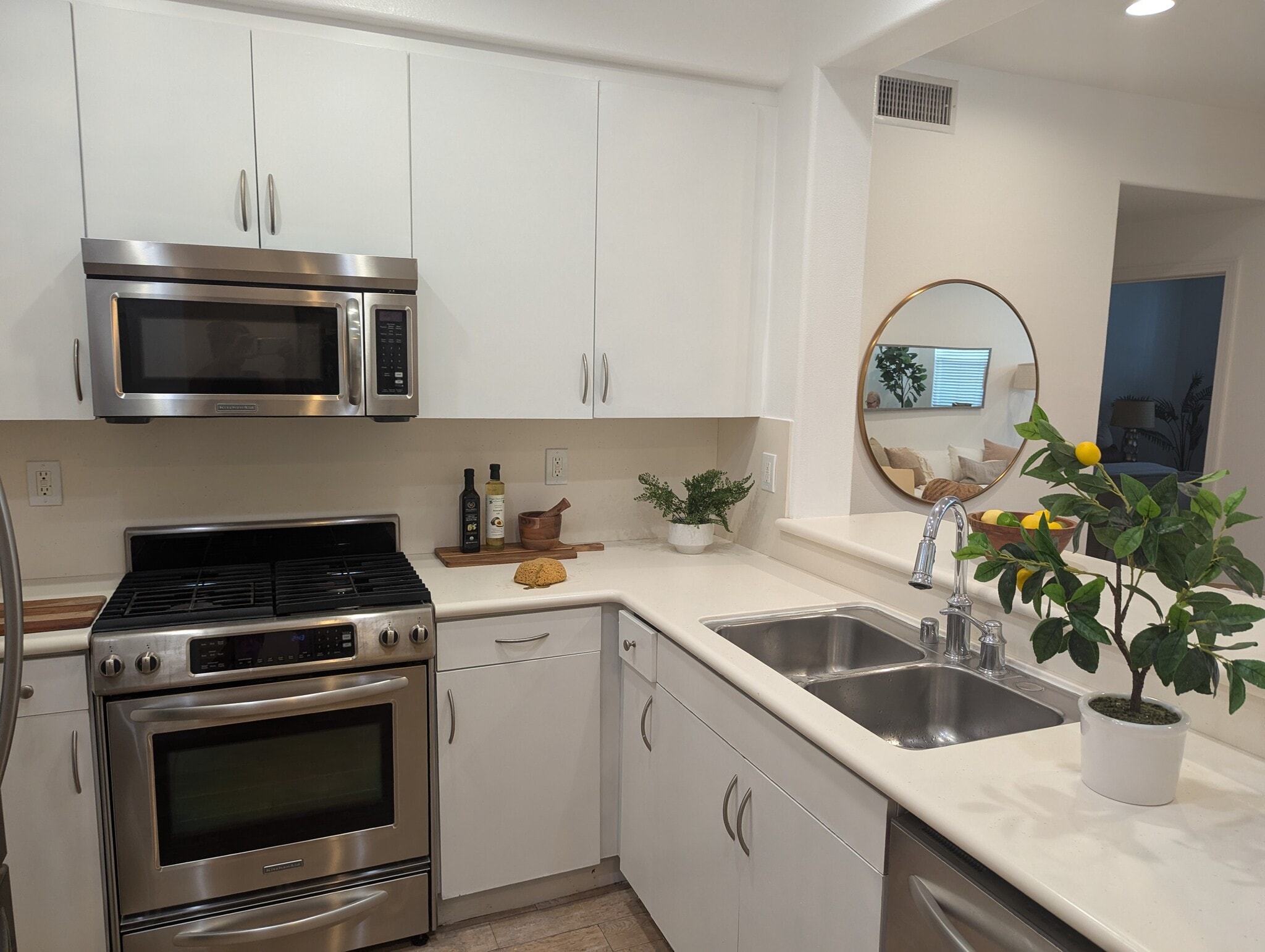 Building Photo - 7100 Playa Vista Dr