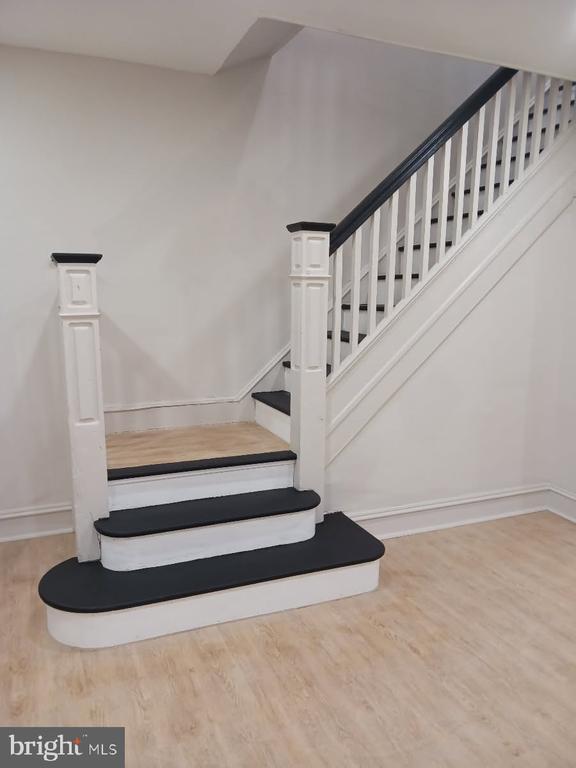 Building Photo - 265 W Fisher Ave