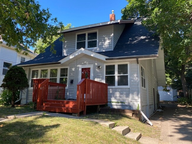 Primary Photo - 4 Bedroom 2 Bathroom 2 Stall Detached Garage