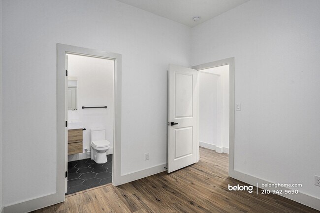 Building Photo - 321 Porter St