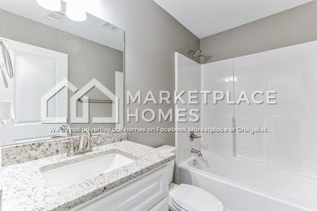 Building Photo - 1519 W 15th St