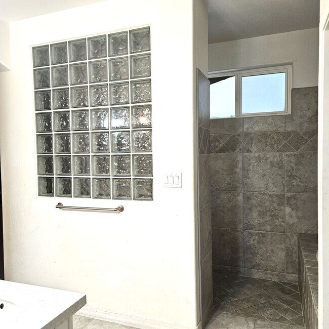 Building Photo - Custom Pool Home for Rent