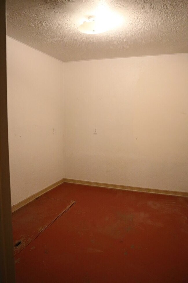 Building Photo - Cute and Clean 2 bedroom near SWOSU
