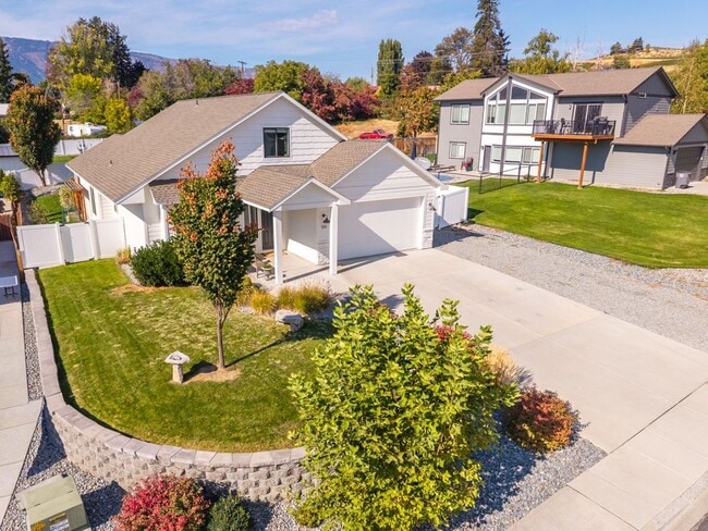 Building Photo - 3 Bedroom, 2 Bath Home