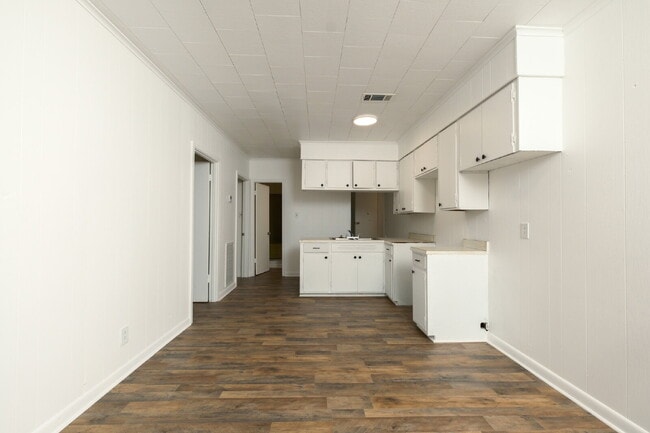 Building Photo - 2-Bed Home with Full Bath in Bradford!