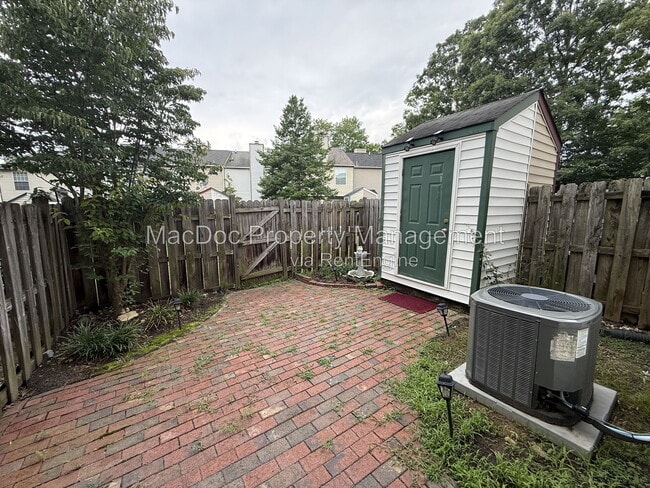 Building Photo - 11185 Kensington Pl