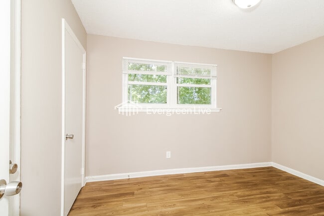 Building Photo - 1022 Birchwood Dr