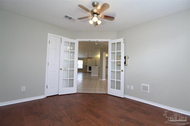 Building Photo - 2042 Hamilton Crossing Dr