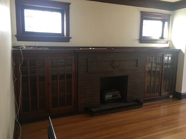 Building Photo - 5933 W Midway Park