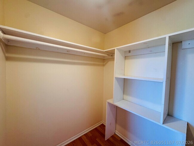 Building Photo - 8025 S Colony Cir