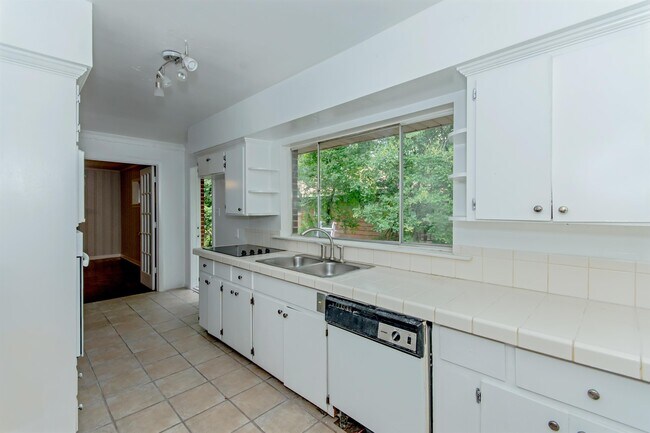 Building Photo - 3105 Pelzer Ave