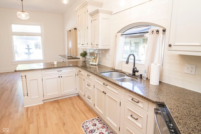 Building Photo - 1383 Cherry St