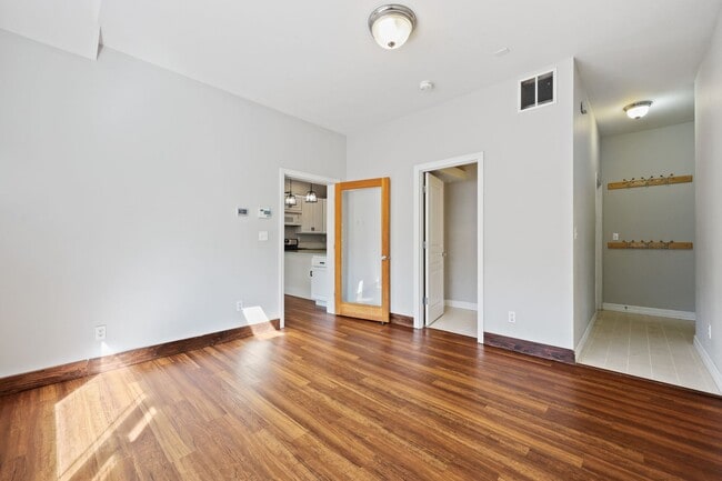 Building Photo - 2720 Sq. Ft. Character Home in downtown Ol...