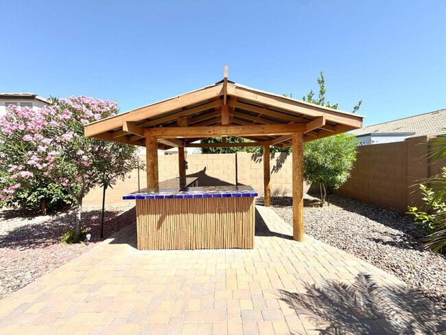 Building Photo - 17455 W Meadow Ln