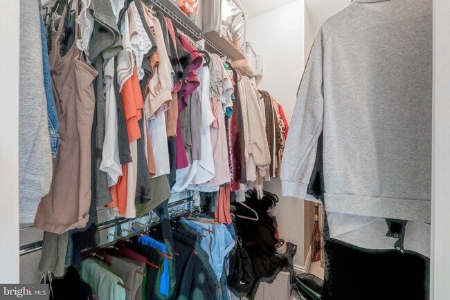 Building Photo - 806 Maury Ave