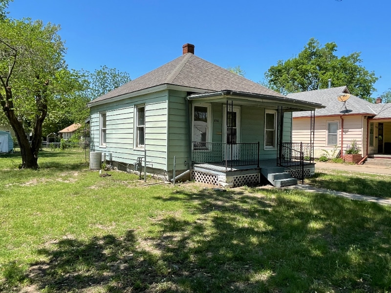 Building Photo - 856 Custer St