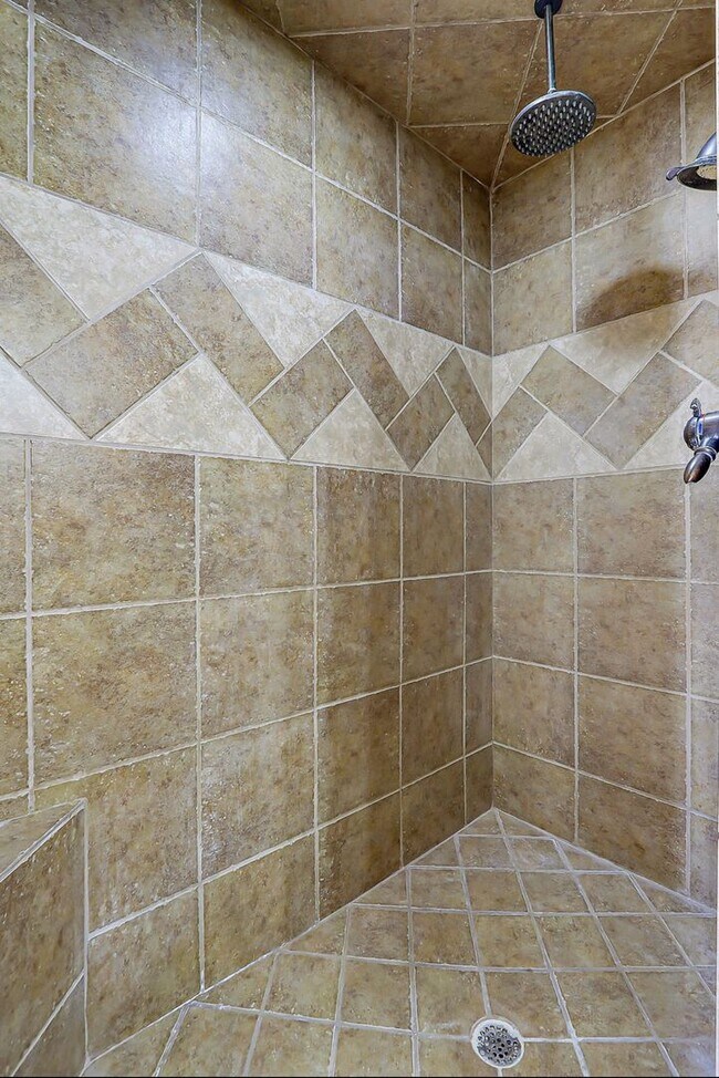 Building Photo - Beautiful Home in Sonoma Ranch with Amazin...