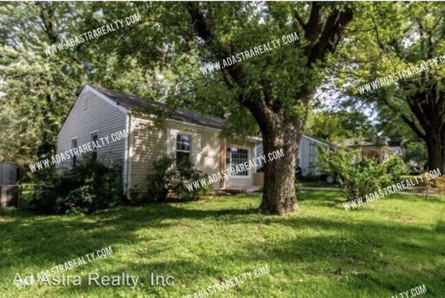 Building Photo - 821 N Crysler Ave