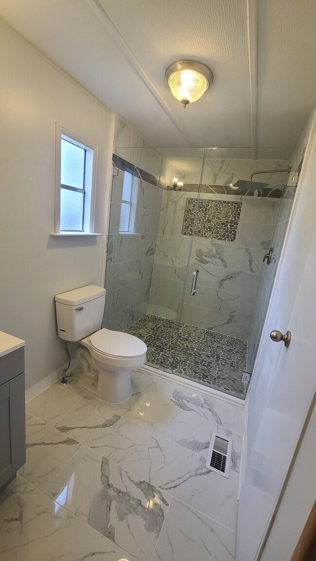 Building Photo - 2901 Stallion Dr