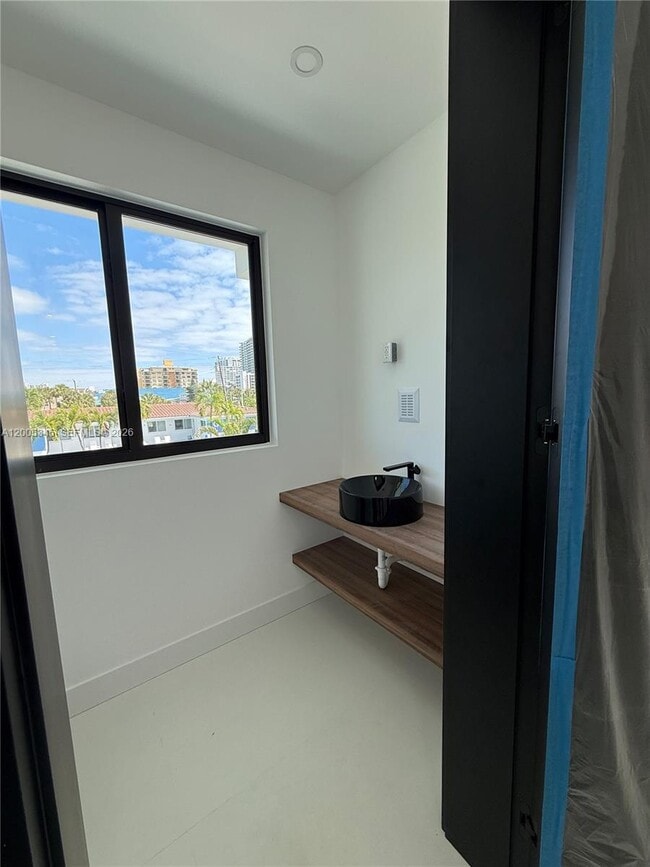 Building Photo - 3222 NE 7th St