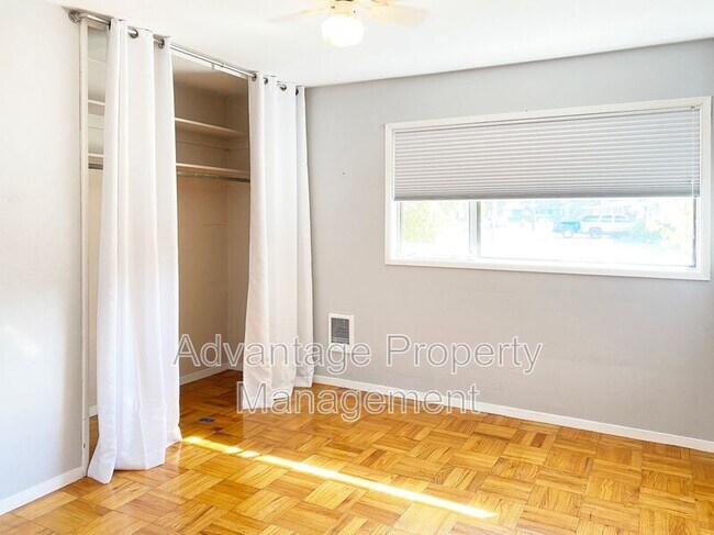 Building Photo - 5230 NE Laurel Dr