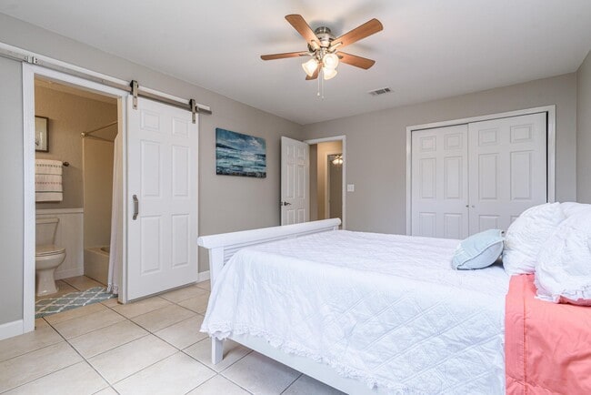 Building Photo - 309 Green Oak Dr